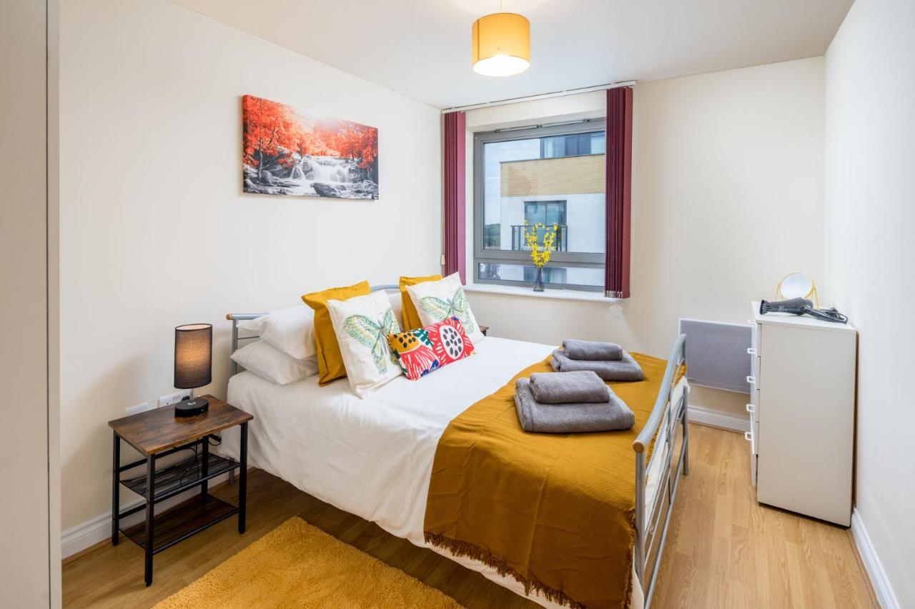 Central Watford Stylish 2 Bedroom Serviced Apartment With Free Parking 外观 照片